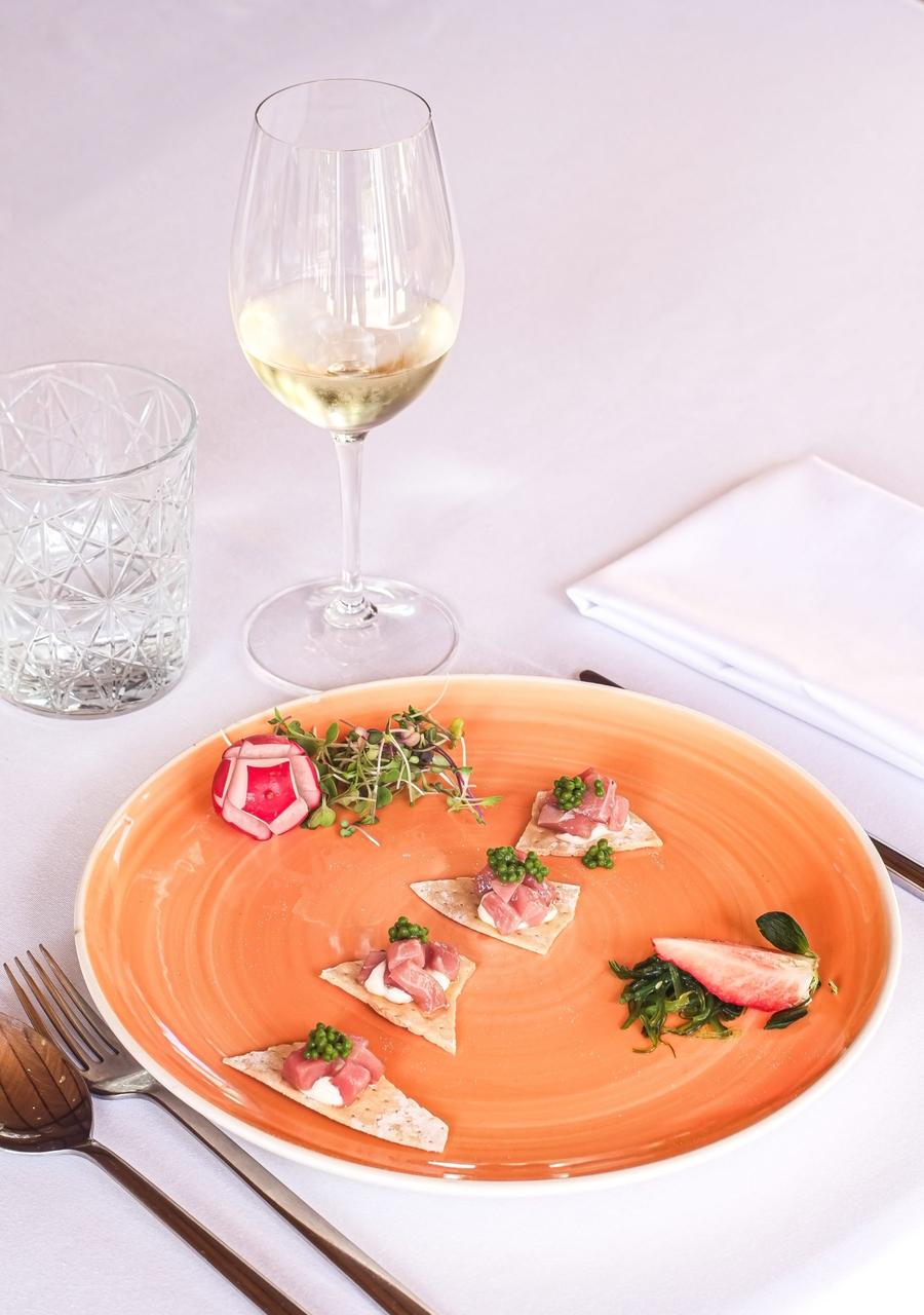 Mesa tropical larga — fotografía de espacios Sevilla