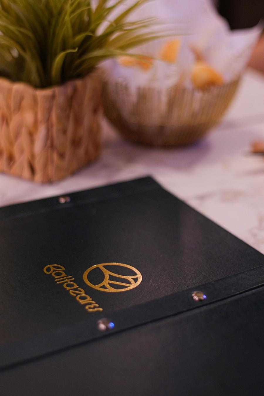 Detalle mesa Baltazares — fotografía de ambiente Sevilla