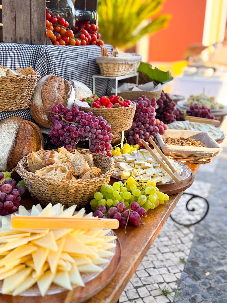 Boda mesa quesos y frutas — fotografía de eventos Sevilla